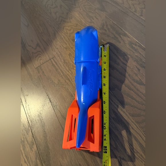 Hot Wheels GVG36 Shark Chomp Transporter Playset -Eats Cars! - Picture 13 of 13